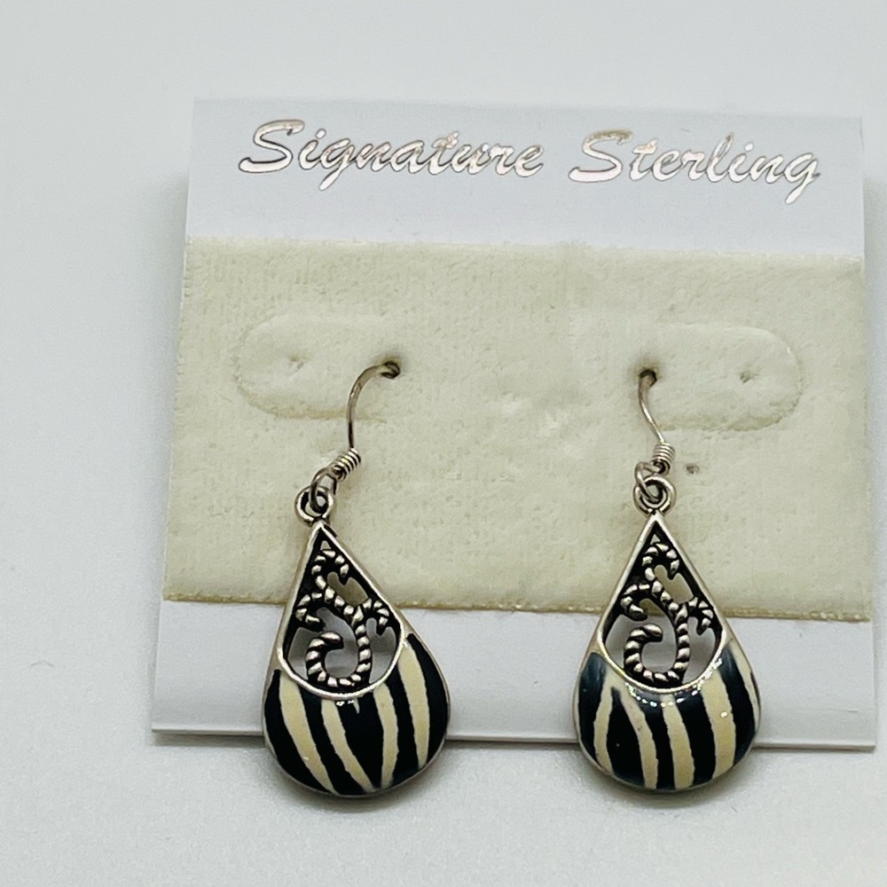 NWT Signature sterling silver Black and Cream Teardrop Zebra Earrings